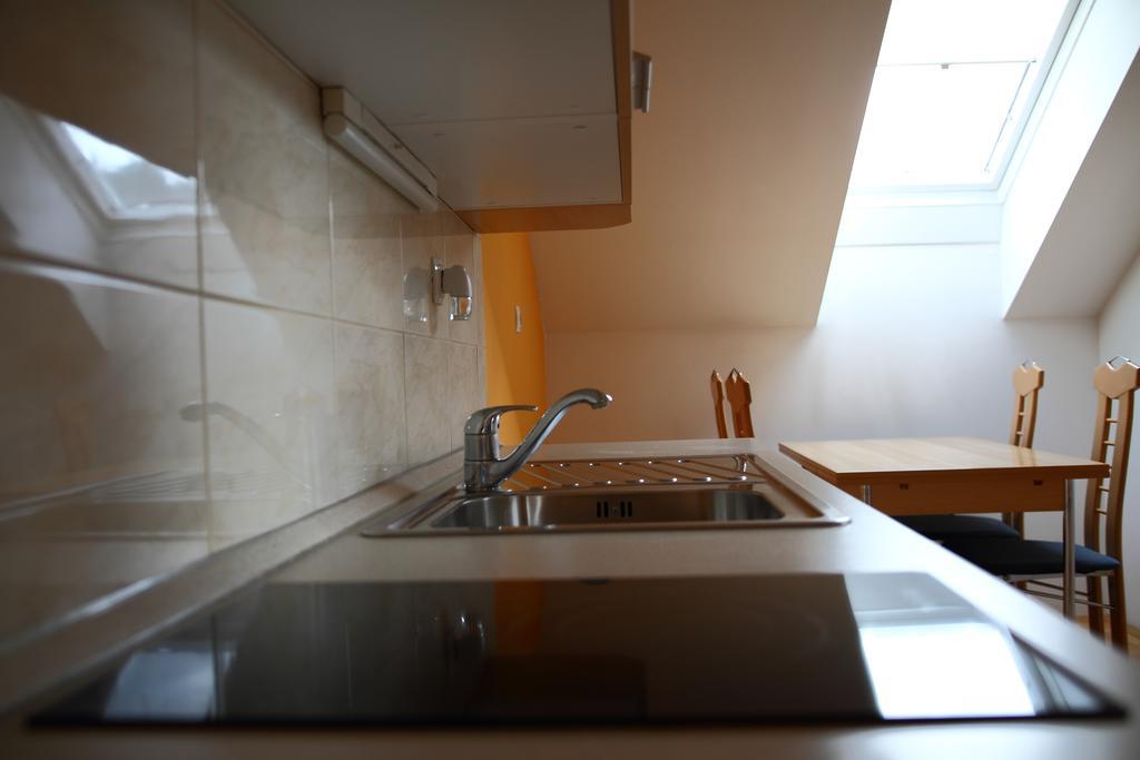 Apartments At Gostilna Martin Trbovlje الغرفة الصورة